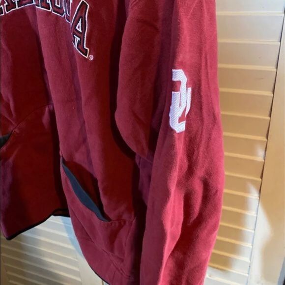 Starter Oklahoma university Hoodie, Embroidered logo on the sleeve - Picture 3 of 5